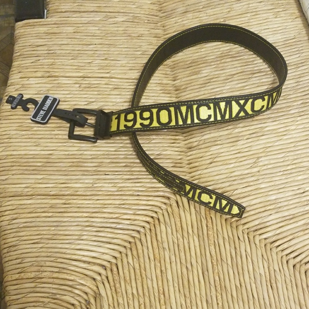 BNWT Steve Madden reversible belt size small - Picture 3 of 3